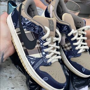 Nike SB x Travis Scott (CT5053-001), never been worn, with box.